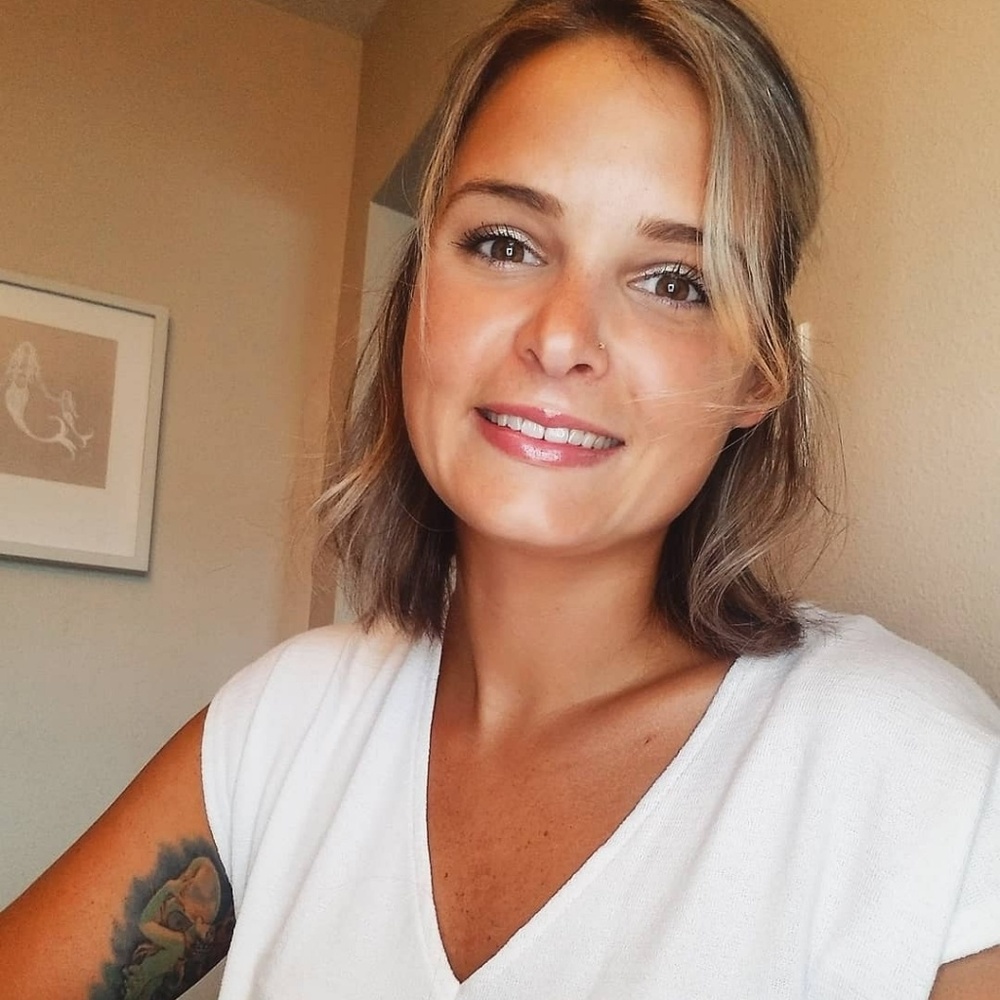 Meet your Posher, Caitlin